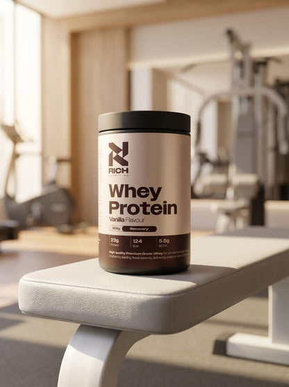 RichNutrition Whey Protein Vanilla op gymbank